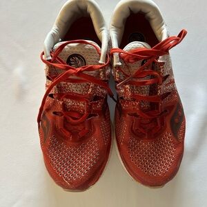 Saucony women’s running shoes size 9 lightweight athletic sneakers